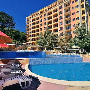 Hotel apartamentowy Kris At Paradise Park, Złote Piaski