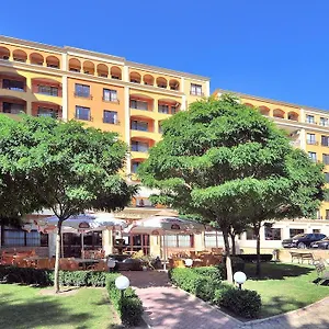 Hotel apartamentowy Paradise Park, Złote Piaski